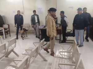 वाराणसी कोर्ट में टीम कर रही जांच