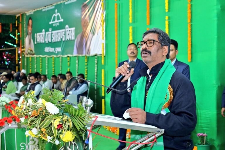 Hemant Soren vs Center