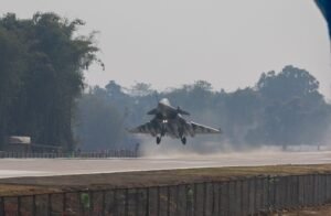 मोरन बाईपास पर इमरजेंसी लैंडिंग फैसिलिटी पर लैंडिं