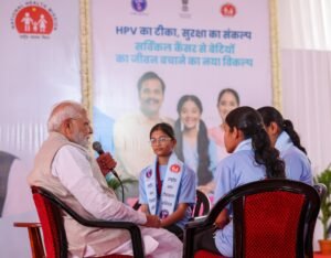 PM ने छात्राओं से की बात