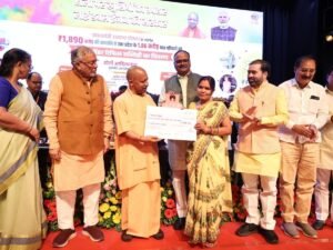 होली पर CM योगी का तोहफा