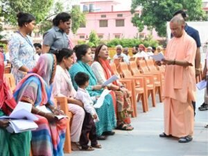 CM योगी ने सुनी 150 लोगों की समस्याएं