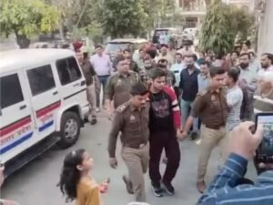 आरोपी बेटा अक्षत गिरफ्तार