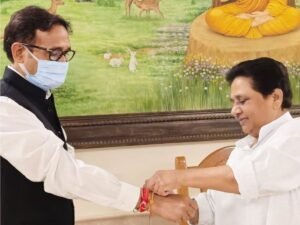 मायावती ने विधायक को बांधी थी राखी