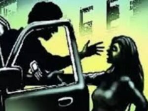 कार में सामुहिक दुष्कर्म