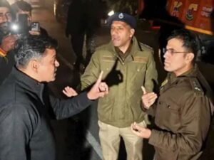 दिल्ली पुलिस पर FIR