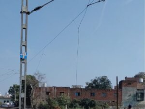 पतंग फंसने की वजह से OHE तार टूटी