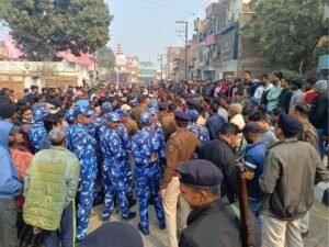 पुलिस के साथ झड़प