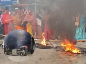 ऑटो को किया आग के हवाले