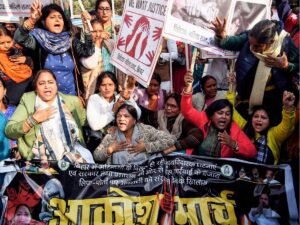 NEET छात्रा मामले में सड़कों पर उतरी महिलाएं