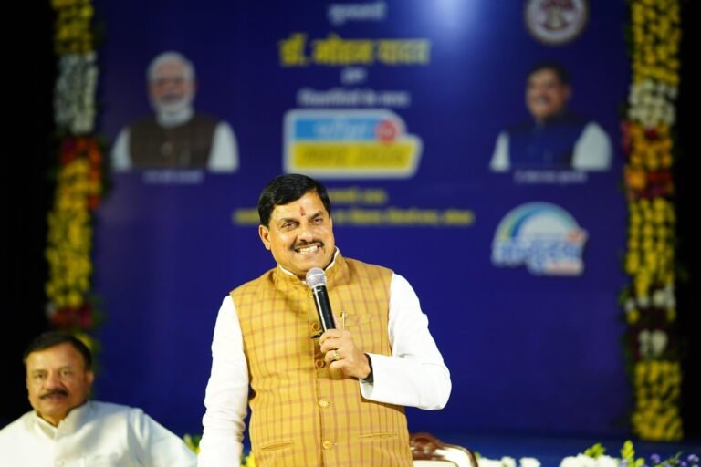 mohan yadav with student in bhopal