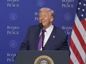 ट्रंप बोले - जंग में 11 जेट गिरे