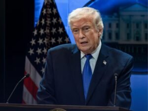 ट्रम्प ने सभी देशों पर 10% नया टैरिफ लगाया