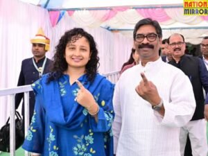 मुख्यमंत्री हेमंत सोरेन और विधायक कल्पना मुर्मू सोरेन ने किया मतदान