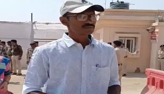 विधानसभा पहुंचे सरेंडर नक्सली