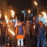 हड़ताल पर कर्मचारी