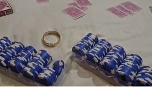 1.37 लाख नकद, 3356 कसीनो चिप्स, 26 ताश की गड्डियां और शराब बरामद