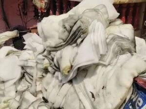 घर में रखा था करीब 8 टन साड़ियों का स्टॉक 