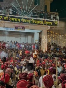 ओंकारेश्वर मंदिर के चौक पर बारूद की होली