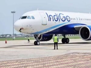 बीच हवा में फ्लाइट का इंजन फेल