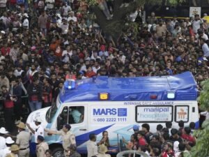 भगदड़ में 11 लोगों की मौत