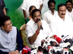 AIADMK नेता के. पलानीस्वामी और केंद्रीय मंत्री पीयूष गोयल समेत NDA नेताओं ने सीट बंटवारे की जानकारी दी।
