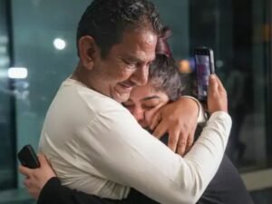 अपनो के लौटने की खुशी