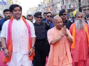 CM योगी ने ली रवि किशन की चुटकी