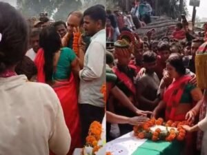 फूट-फूटकर रोई पत्नी