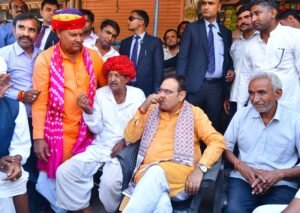 CM ने पी टपरी पर चाय