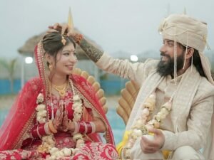 पत्नी ने भी छोड़ा