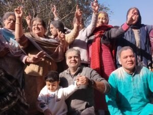 काशी विश्वनाथ मंदिर में भक्तों ने खेली होली