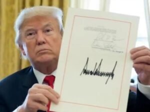 ट्रंप का साइन अब डॉलर पर