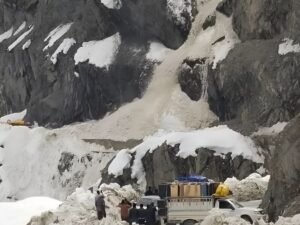 श्रीनगर-लेह हाईवे पर हिमस्खलन