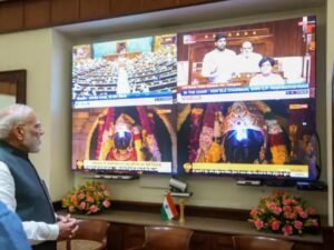 पीएम नरेंद्र मोदी ने टीवी पर रामलला का सूर्य तिलक देखा