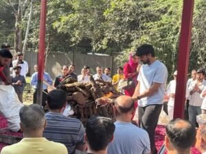 भाई ने दी मुखाग्नि