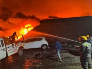  पेंट फैक्ट्री में लगी आग