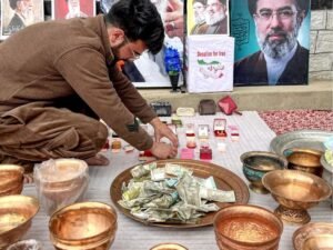 कश्मीरियों ने इक्ठ्ठा किया चंदा