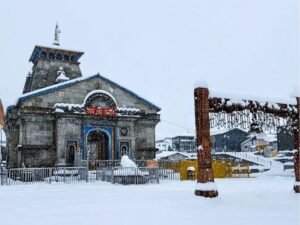 बर्फ से ढका केदारनाथ धाम