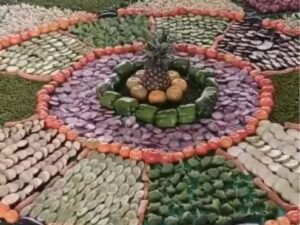 फल-सब्जियों की घेराबंदी की गई