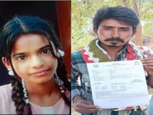 मृतका पूजा, एडमिट कार्ड लिए मृतका के पिता