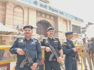 काशी विश्वनाथ मंदिर के बाहर NSG कमांडो तैनात