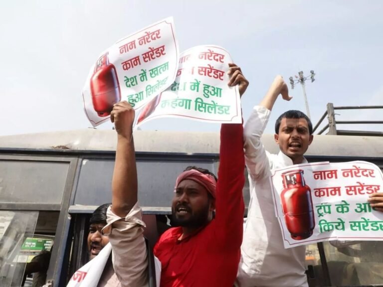  LPG shortage protest Lucknow