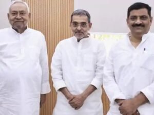 उपेंद्र कुशवाहा, संजय झा से मिले CM 