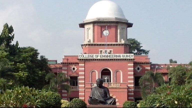 चेन्नई की अन्ना यूनिवर्सिटी में छात्रा ने लगाया प्रोफेसर पर यौन उत्पीडन का आरोप, कैंपस में प्रदर्शन