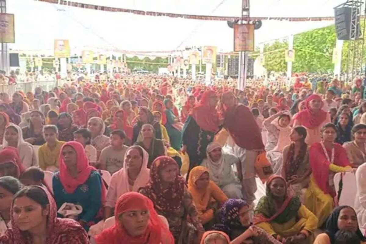 कार्यक्रम में उपस्थित रही महिलाएं