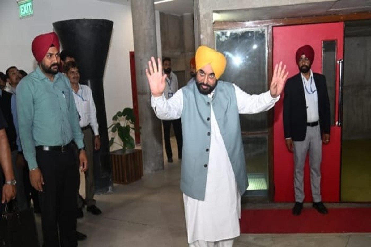 बजट सत्र के दौरान का दृश्य