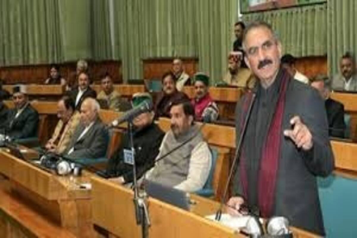 हिमाचल सीएम सुक्खू बजट पेश करते हुए