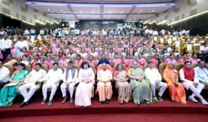 आंगनबाड़ी कार्यकर्ताओं और मुख्य सेविकाओं को स्मार्टफोन व नियुक्ति पत्र वितरित