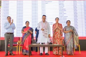 CM ने आंगनबाड़ी कार्यकर्ताओं के खाते में किए 1-1 हजार रुपये ट्रांसफ